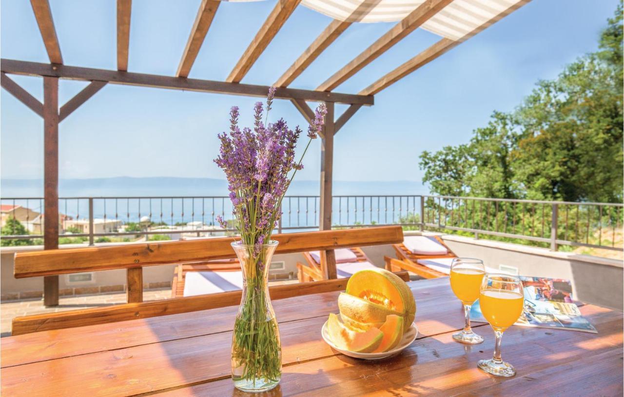 2 Bedroom Beautiful Apartment In Makarska Exterior foto